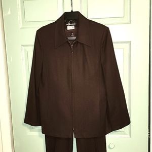 2pc Suit 100% Brown Wool Sag Harbor fully Lined Suit (Size 10) Beautiful